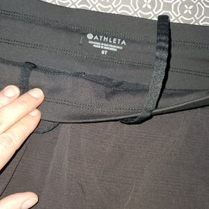 Short great for hiking w zipper pockets